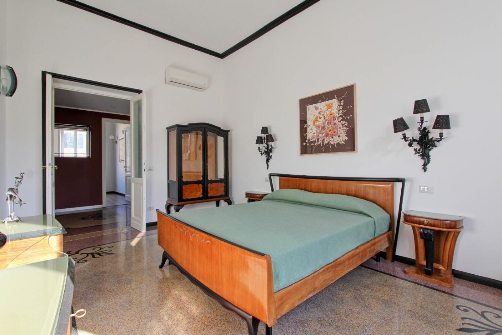 Tibullo ,classico Ed Elegante Apartamento
