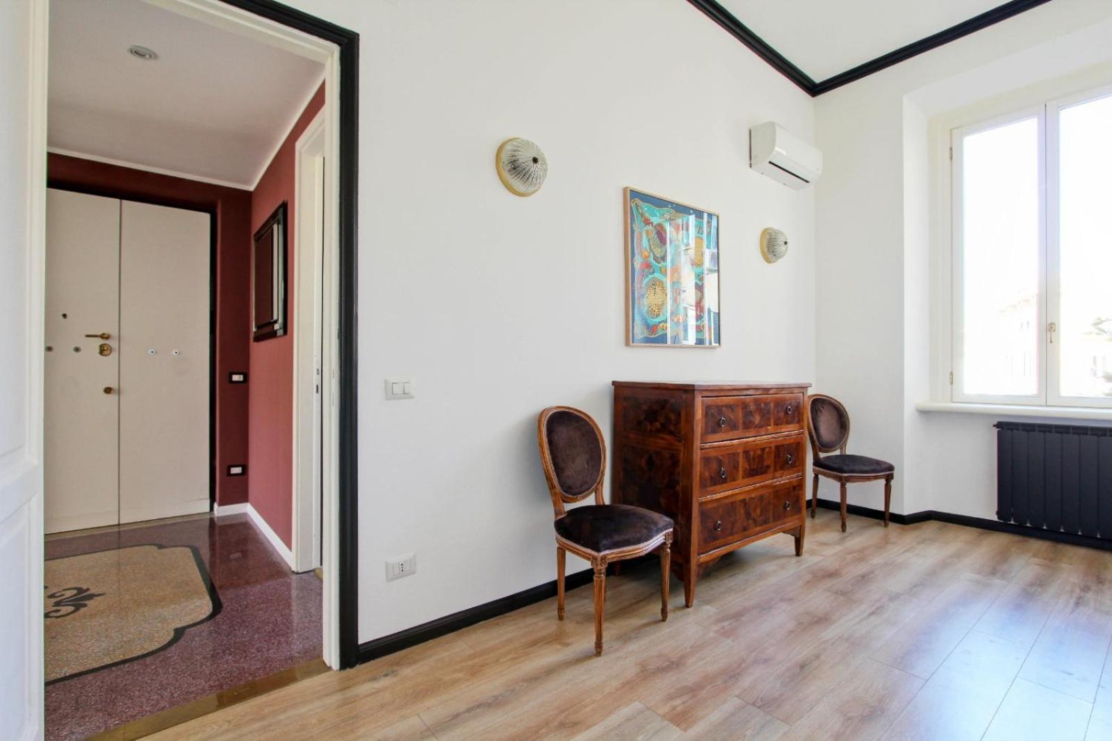 Tibullo ,classico Ed Elegante Apartamento *