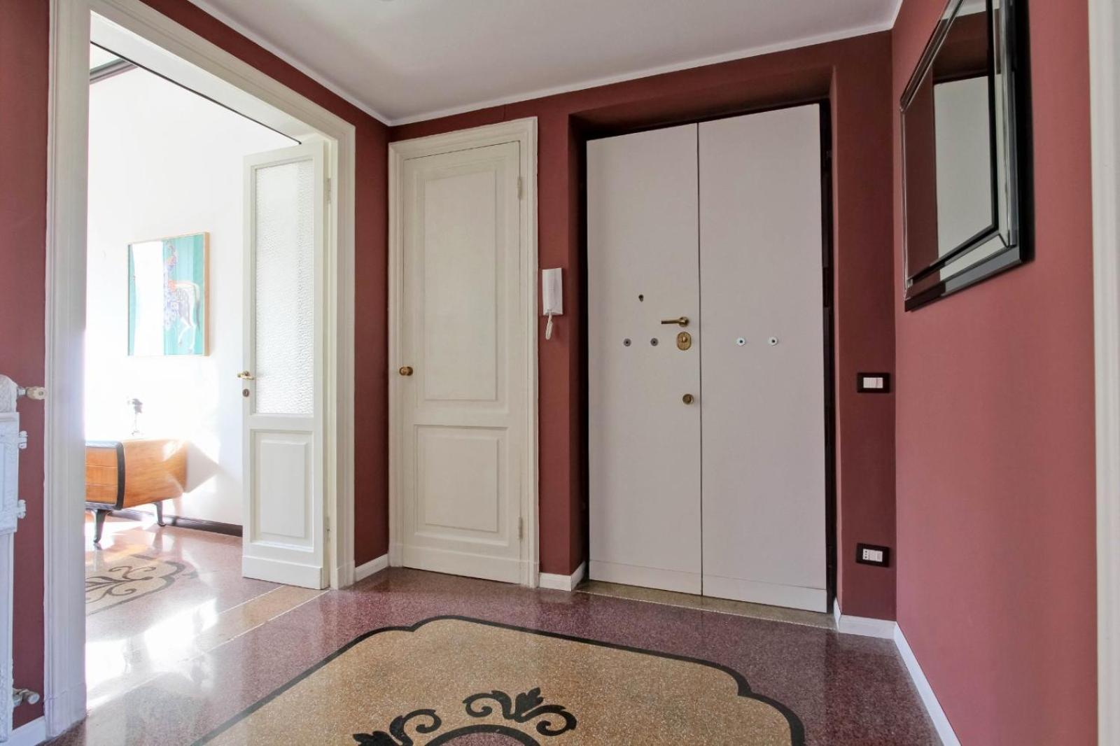 Tibullo ,classico Ed Elegante Apartamento